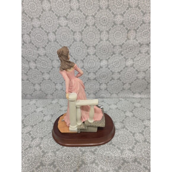 La Verona Collection Cinderella Figurine Woman Statuette‎ On Stairs Open Box - Picture 4 of 7